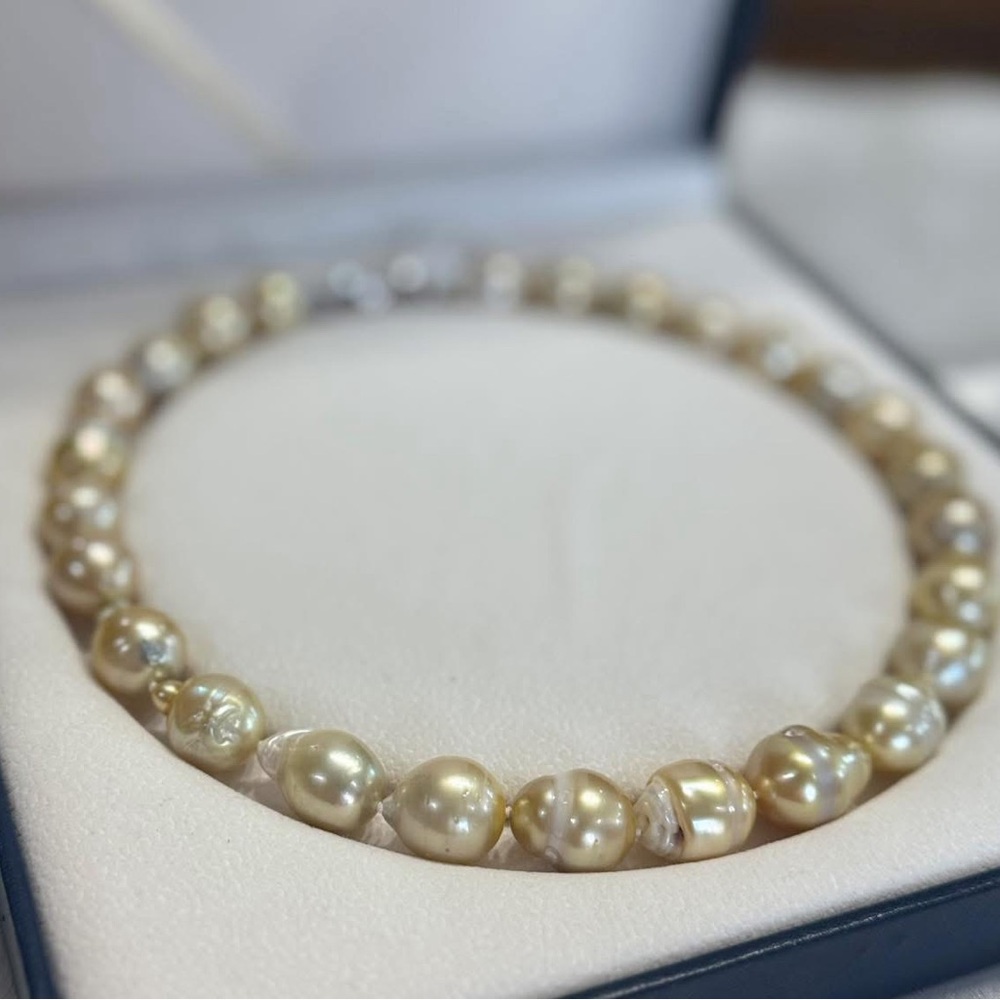 Elegant Gold Pearl Necklace